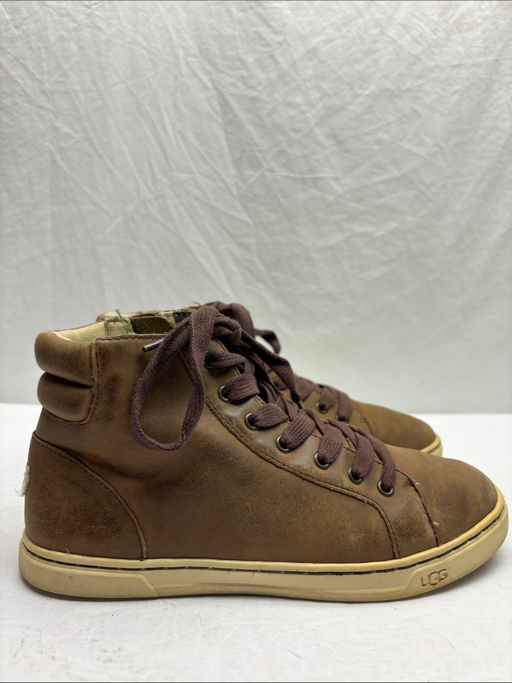 UGG women’s Brown High-Top Casual Sneakers, SZ 7, box 67